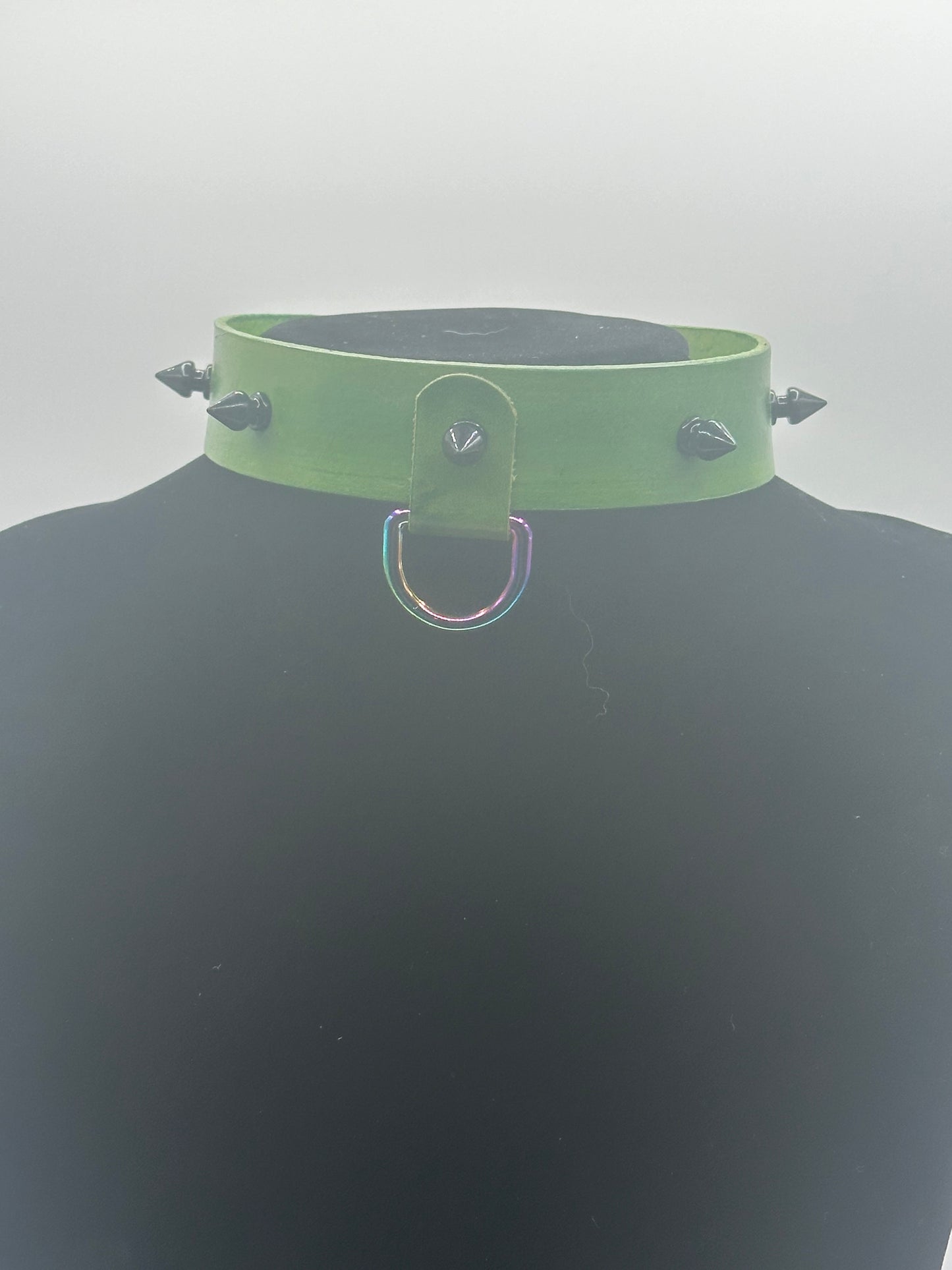 One inch wide Leather Choker for Ren-Faires, cosplay or fashion.